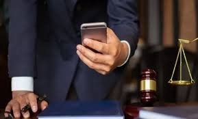 استشارة قانونية عبر الهاتف بالرياض – الحجز، التجهيز، الخصوصية، والانتقال إلى الإجراء النظامي